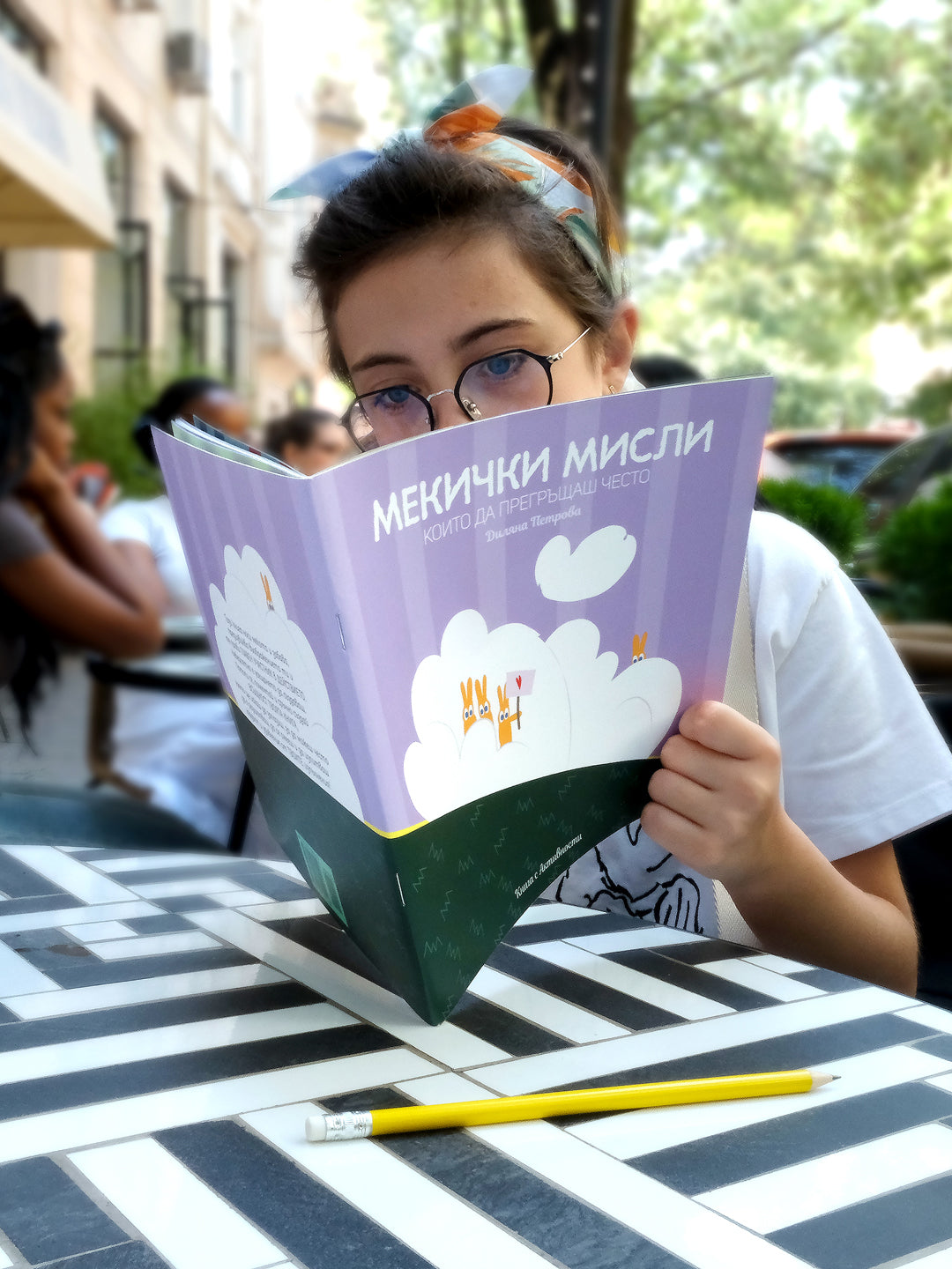 „Мекички мисли, които да прегръщаш често“
Книга с активности